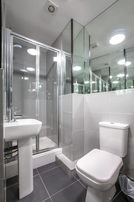 The V.I.P Suite - Sleeps 24! Best For Large Groups Liverpool Dış mekan fotoğraf